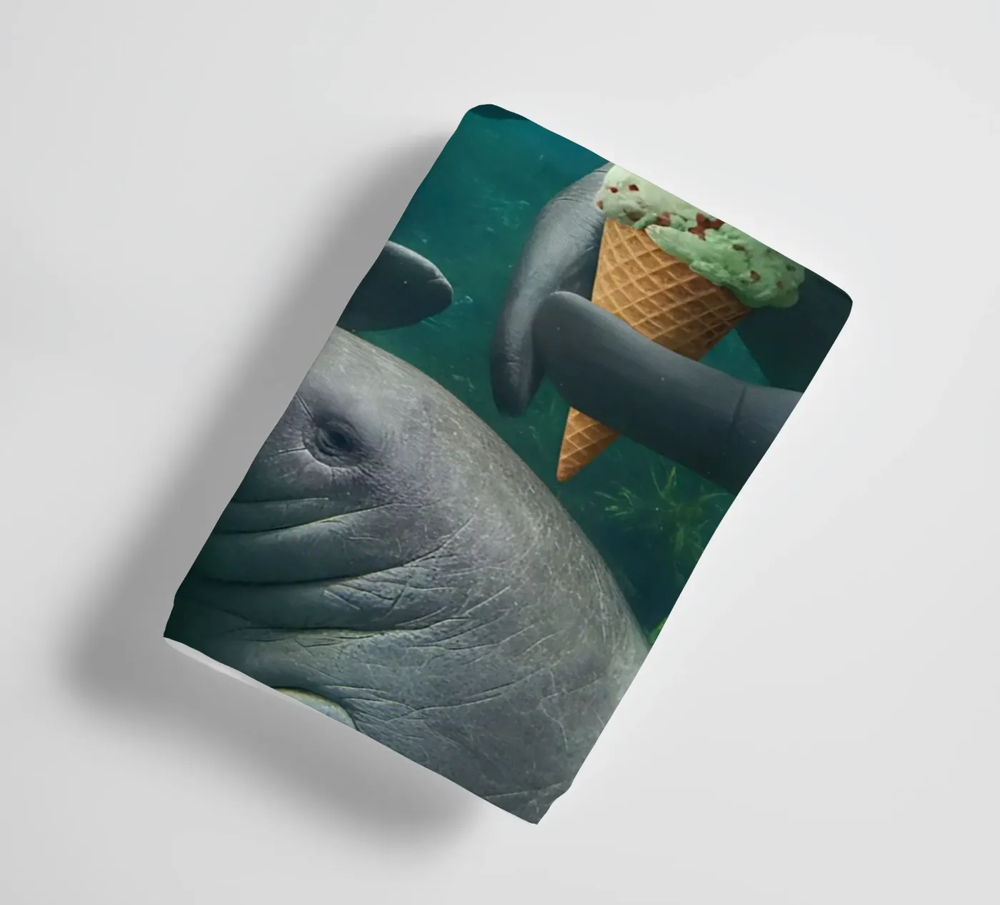 Auf ein Eis Handtuch von kosinsart.gallery2