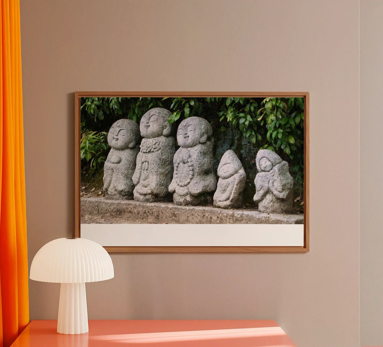 Steinerne Jizō-Statue in einem traditionellen japanischen Tempel Forex-Platte von Ben & Clo creations