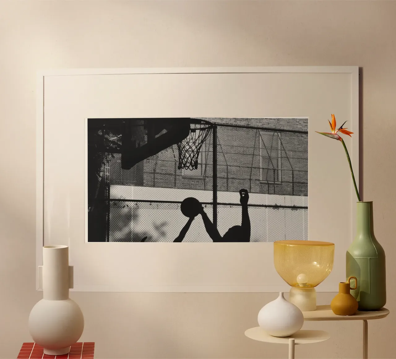 Basket-ball en clair-obscur à New York - Dynamic Urban Art poster avec cadre en aluminium de Ben & Clo creations