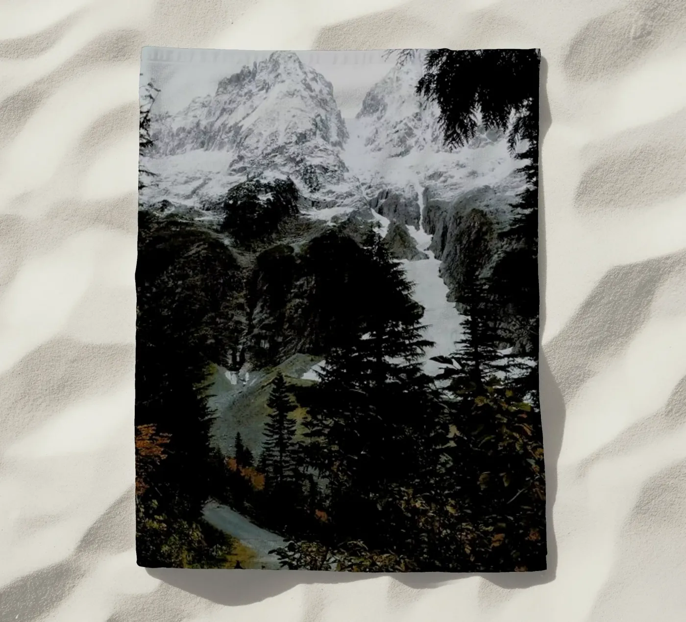 Cascade River RD Strandtuch von Kevin Russ