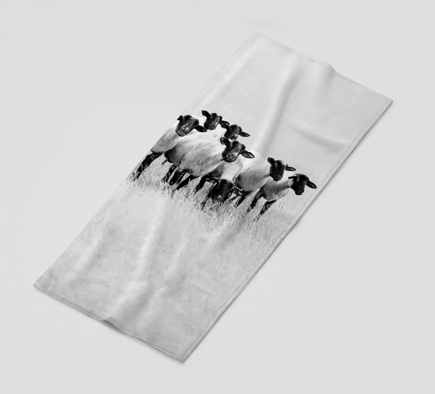 Pecora nera telo mare da Amy & Kurt