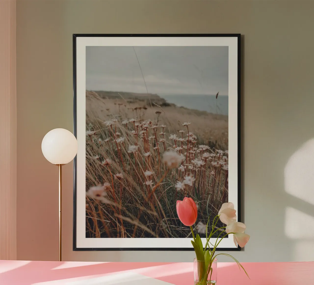 Douces fleurs côtières - Photographie de la nature dans un style vintage poster de Whole©