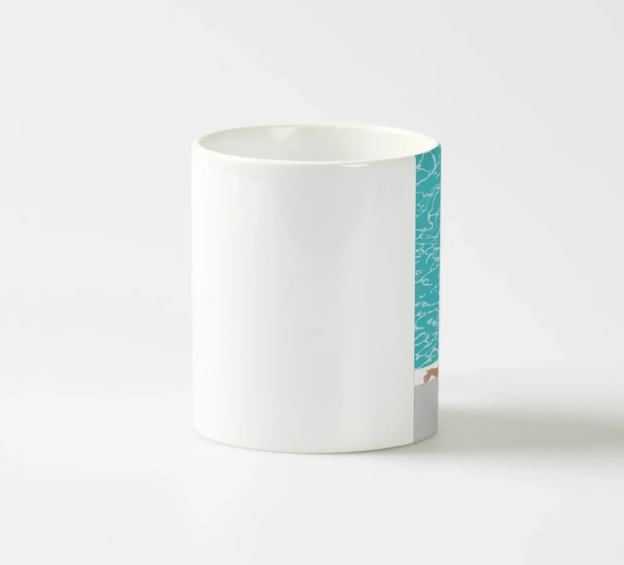 femme à chapeau au bord d'une piscine tazza in ceramica da alexiableu