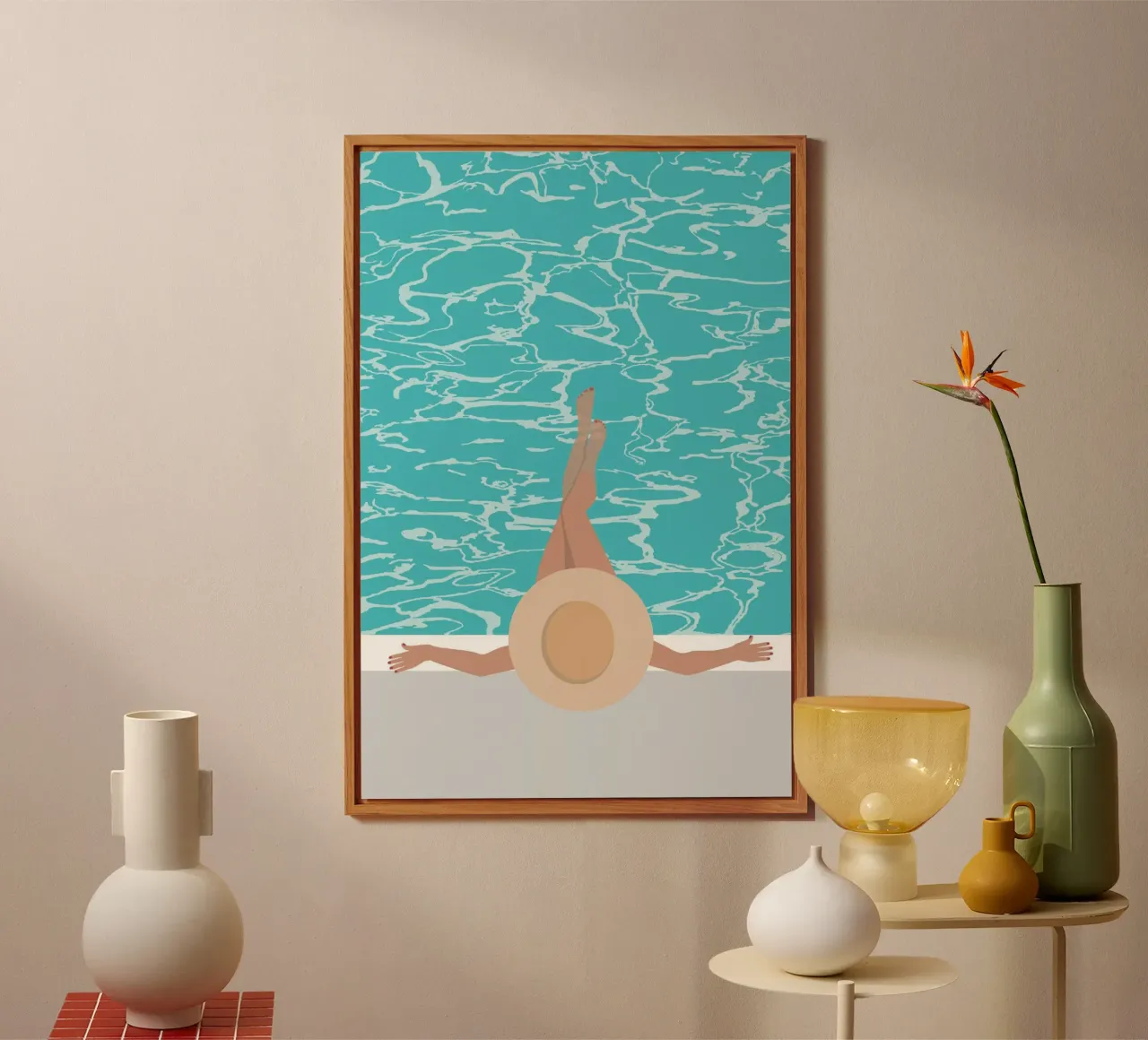 femme à chapeau au bord d'une piscine alluminio dibond da alexiableu