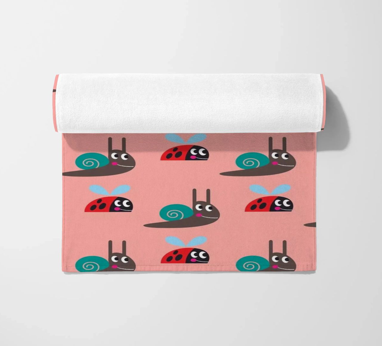 Lumaca e coccinella telo mare da Looks n Brains