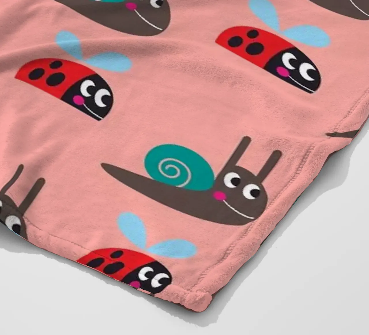 Lumaca e coccinella coperta in pile da Looks n Brains