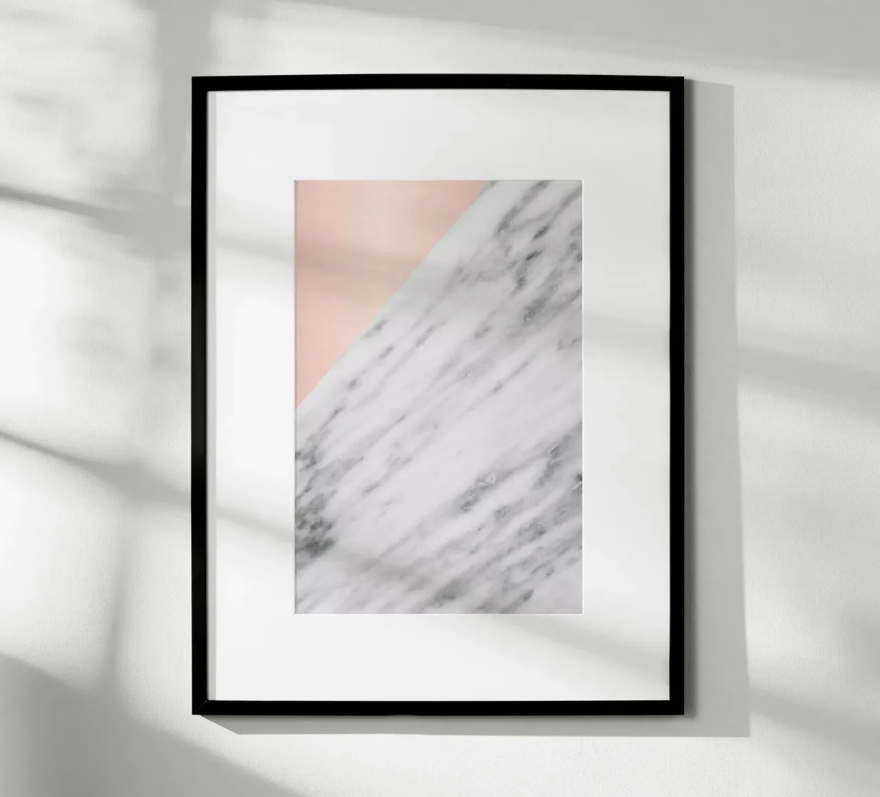 Real Italian Marble and Pink poster con telaio in alluminio da cafelab