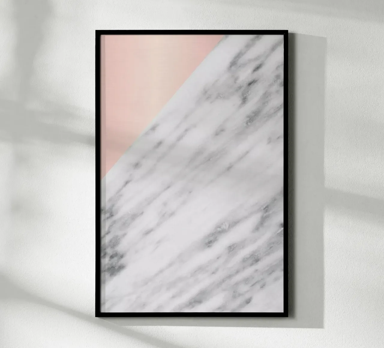 Real Italian Marble and Pink poster con telaio in alluminio da cafelab