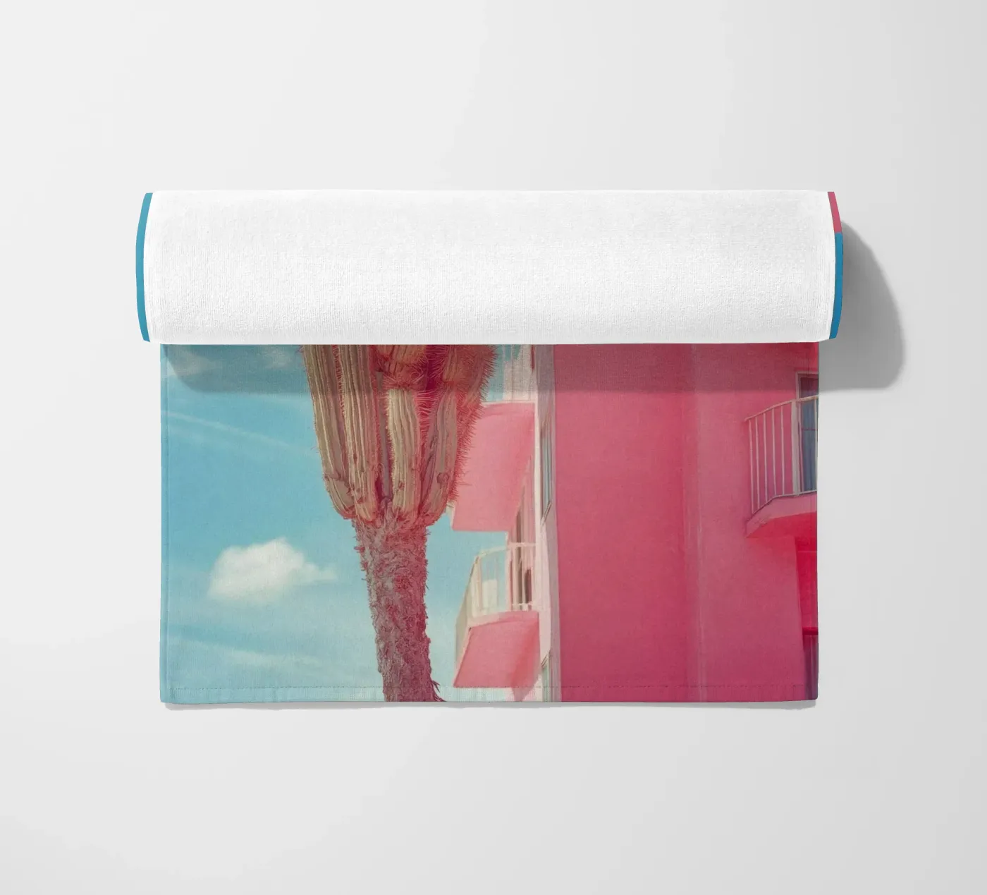 65 strandhanddoek van Pink California | Affiches & Posters