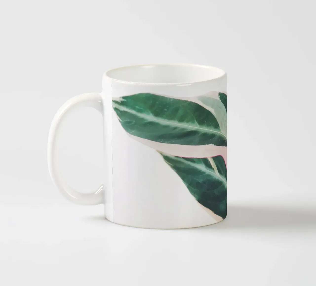 Foglie rosa II tazza in ceramica da Cassia Beck Photography