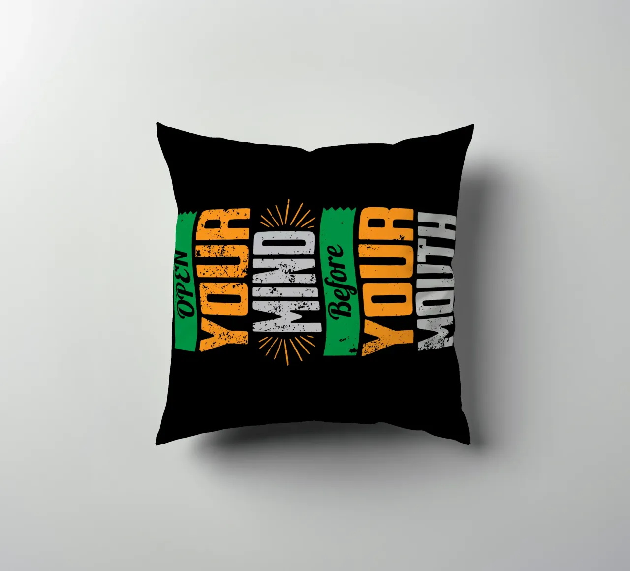 Aprire la mente prima di parlare cuscino da Gunawan Rb