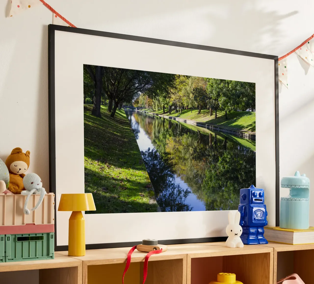 Canale militare reale, Hythe poster con telaio in legno da Dave Hare Photography