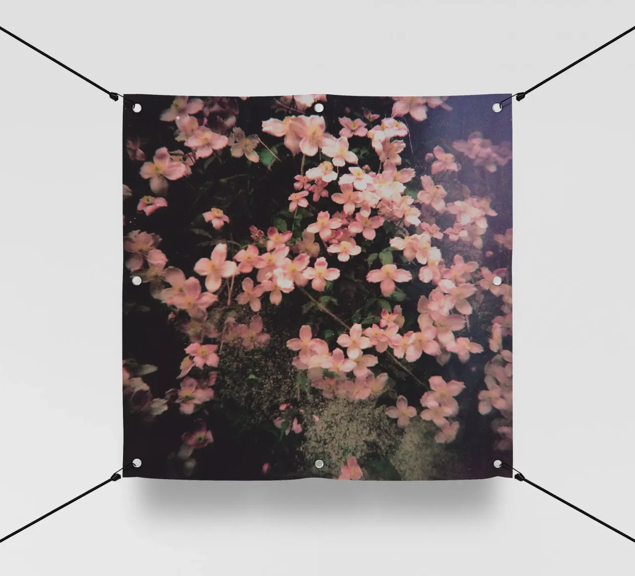Lei pende luminosa telo in pvc da Cassia Beck Photography