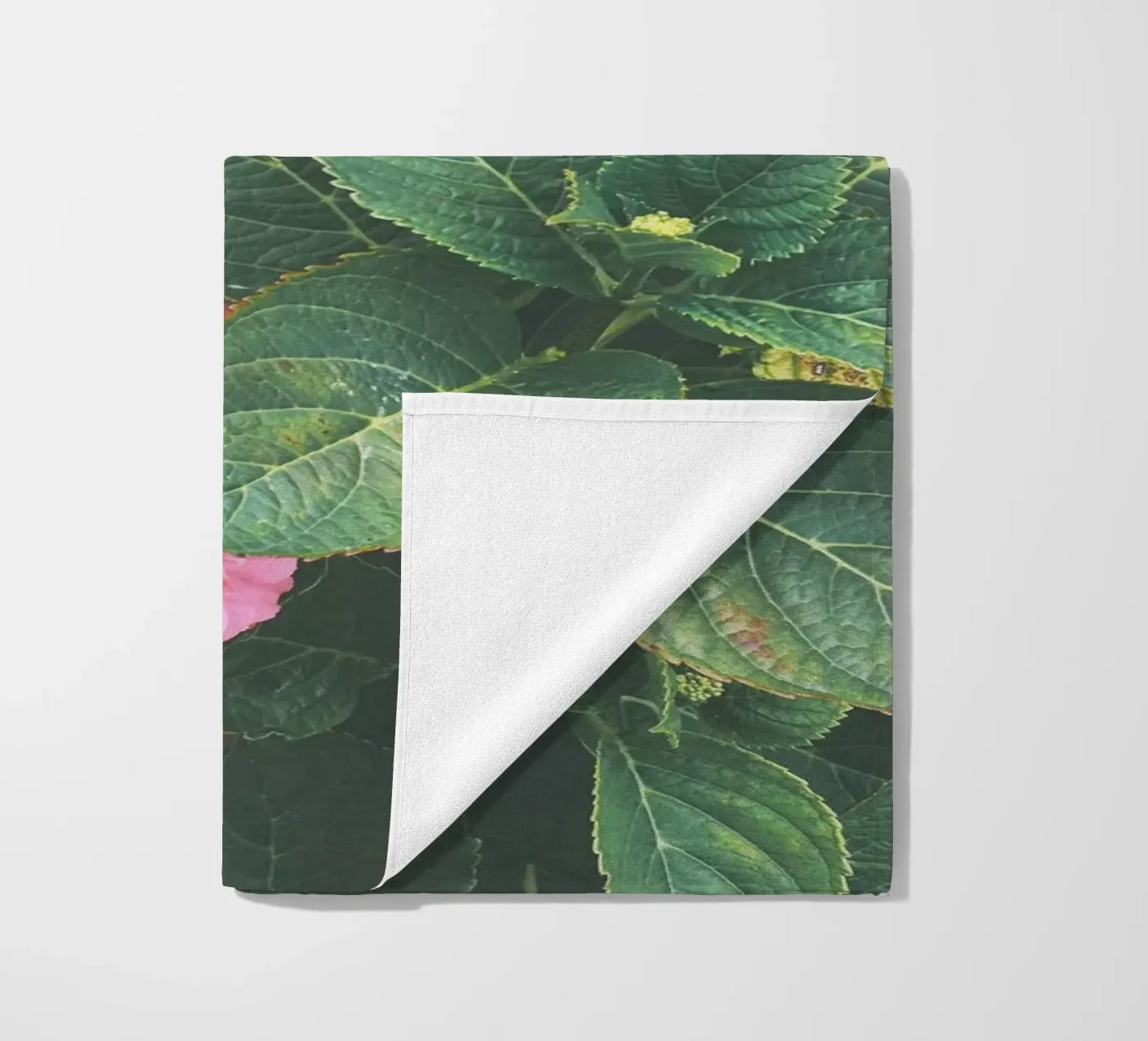 Hydrangea strandhanddoek van Cassia Beck Photography