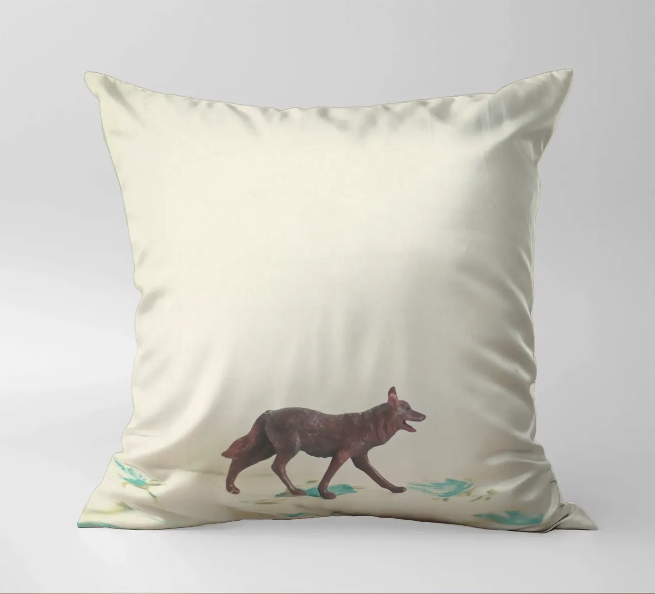 Lupo errante cuscino da Cassia Beck Photography