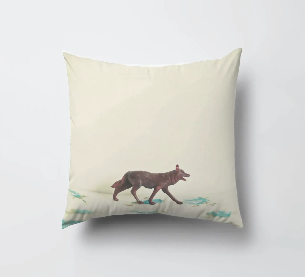 Lupo errante cuscino da Cassia Beck Photography