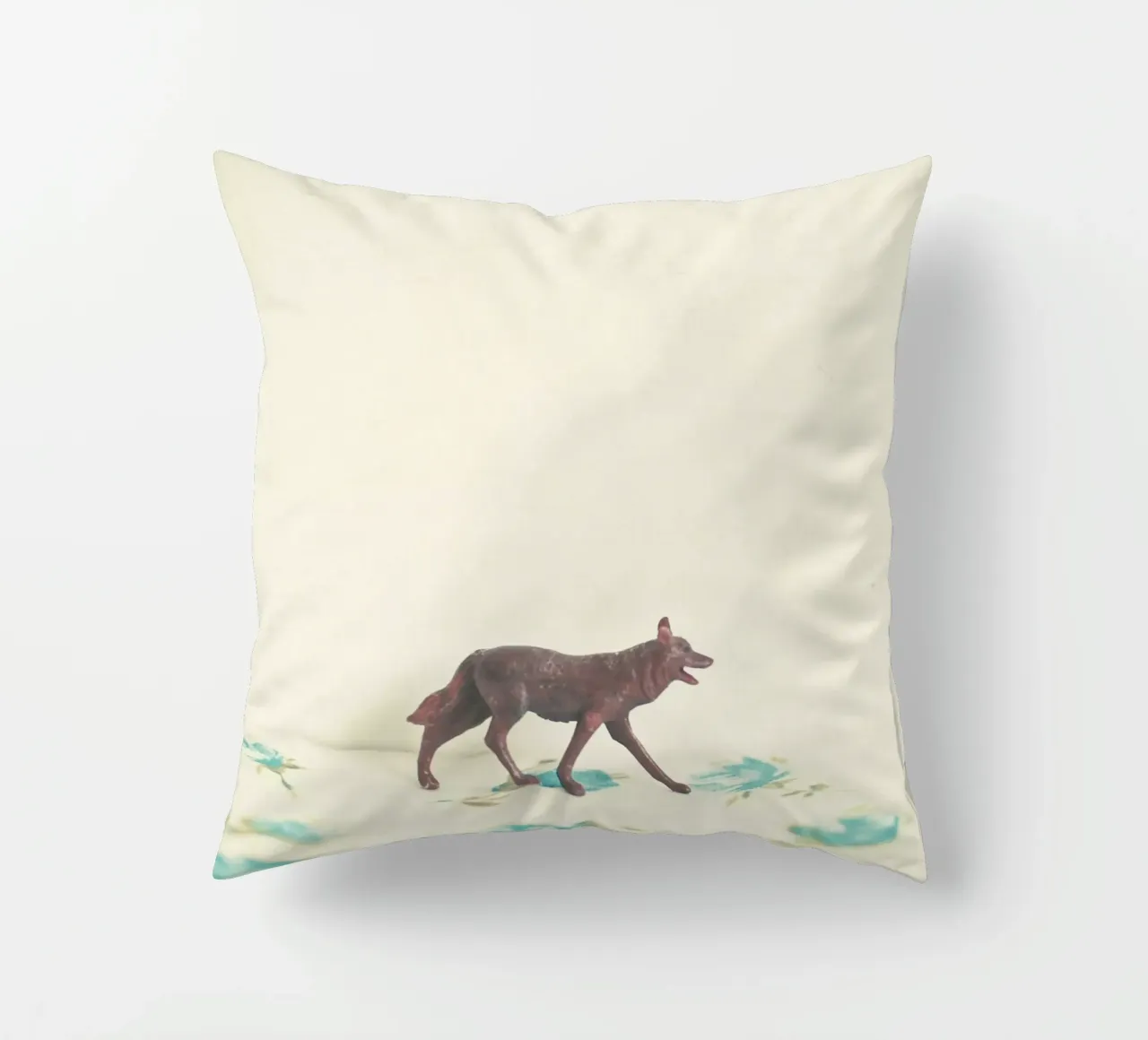 Lupo errante cuscino da Cassia Beck Photography