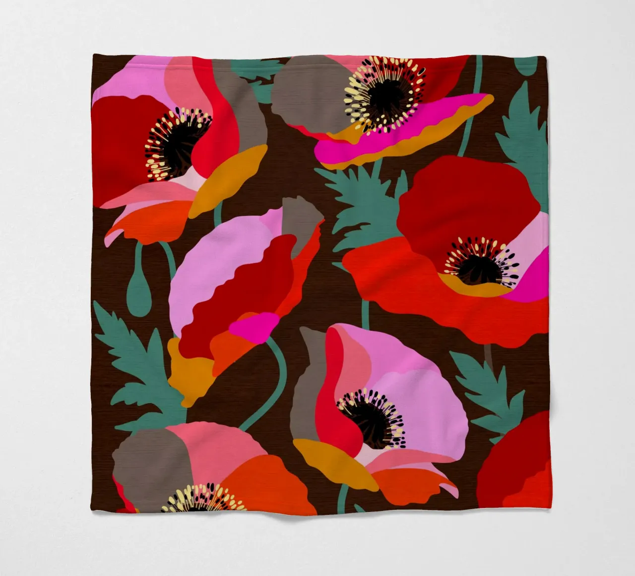 Audace rosa e papaveri rossi floreali Botanica su marrone coperta in pile da Dominique Vari