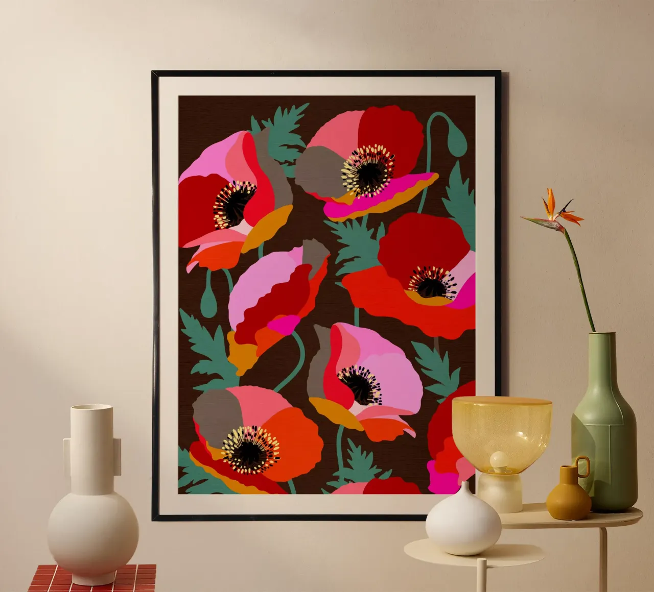 Audace rosa e papaveri rossi floreali Botanica su marrone poster con telaio in alluminio da Dominique Vari