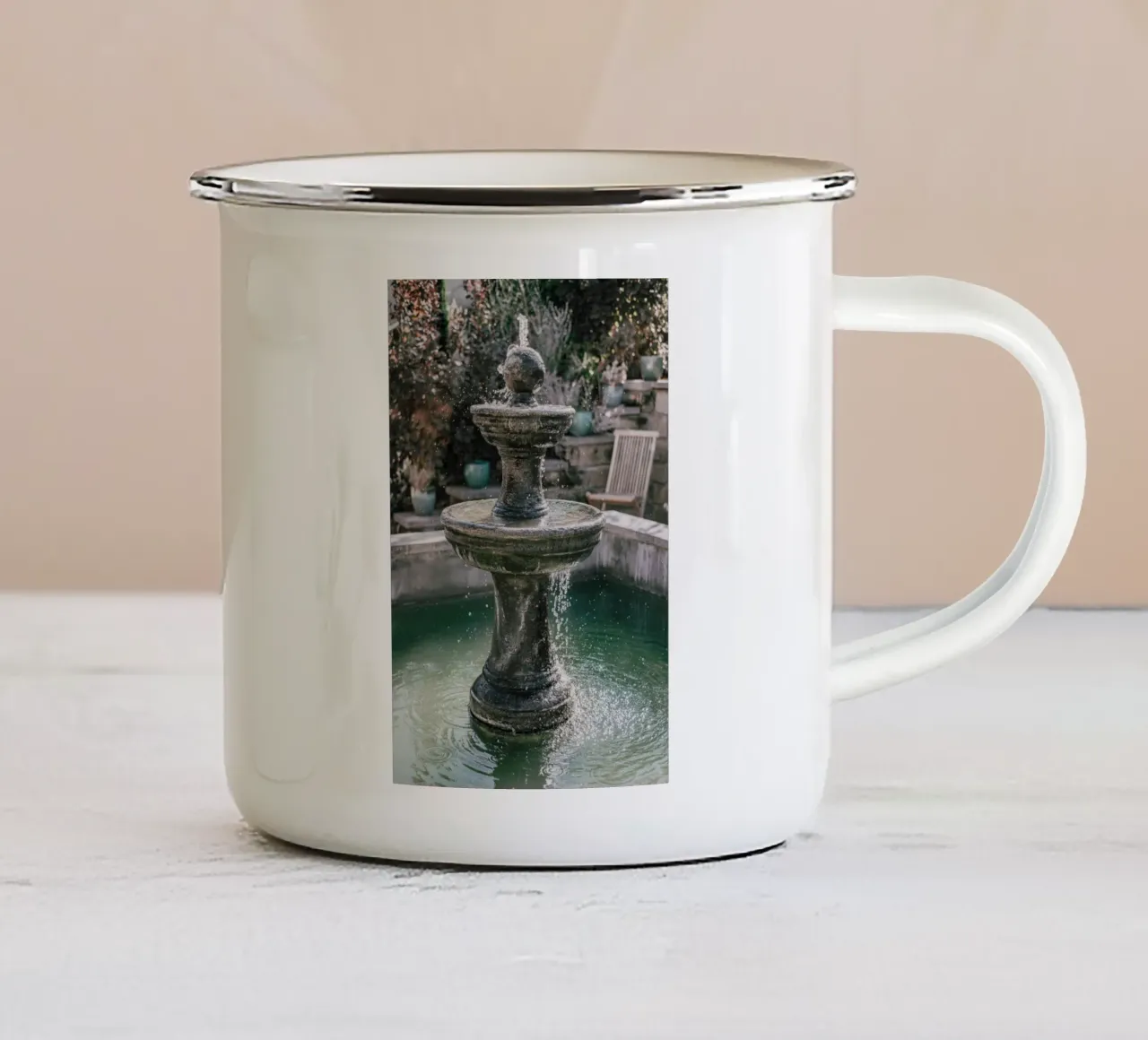 Nostalgia della fontana tazza in smalto da Carinaprint