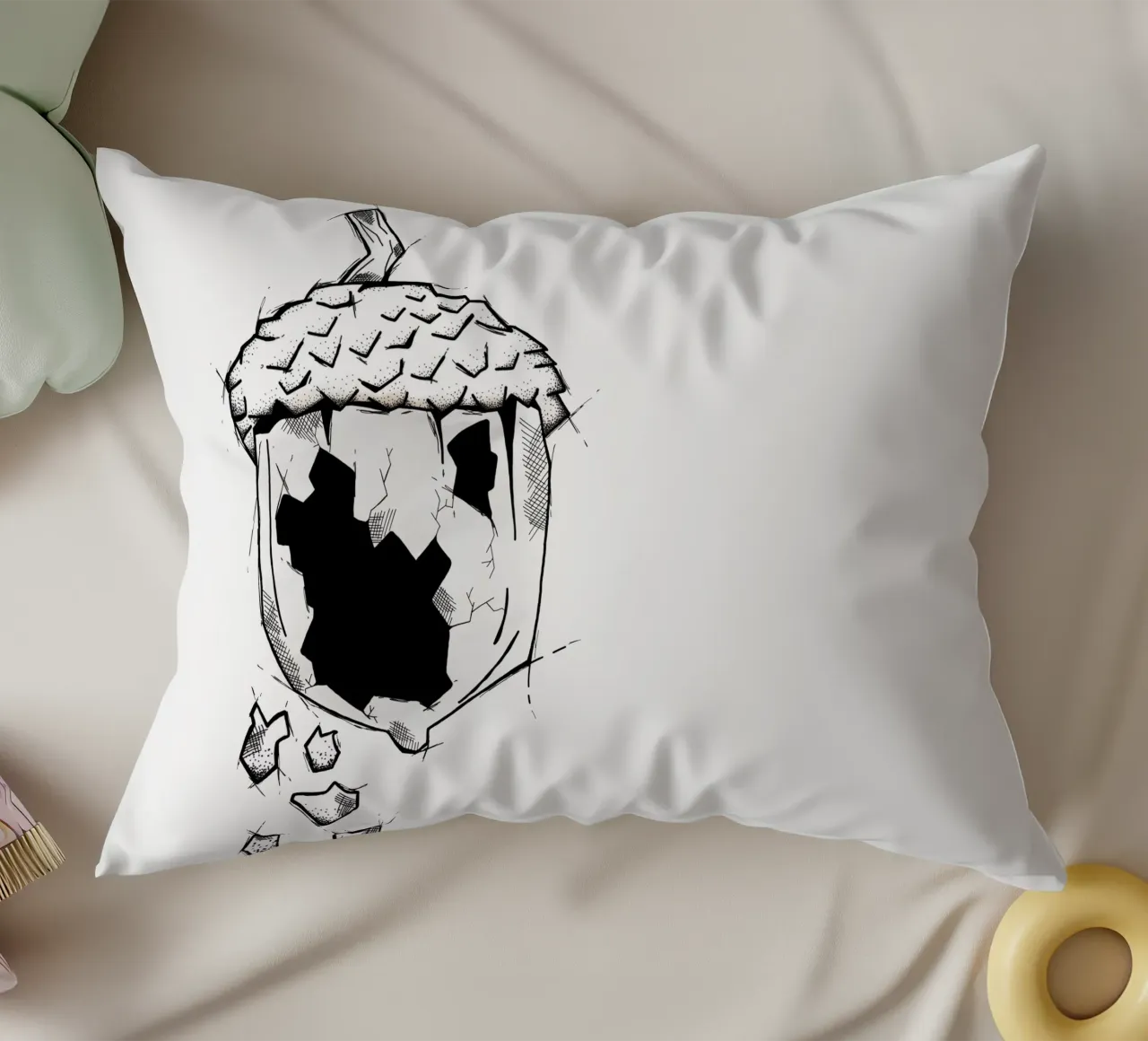 Broken nut | Lineart cuscino da venten
