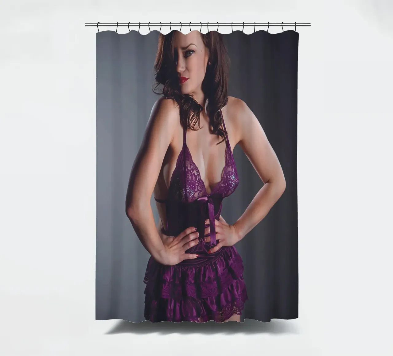 Bettsie in viola tenda da doccia da Dave Hare Photography