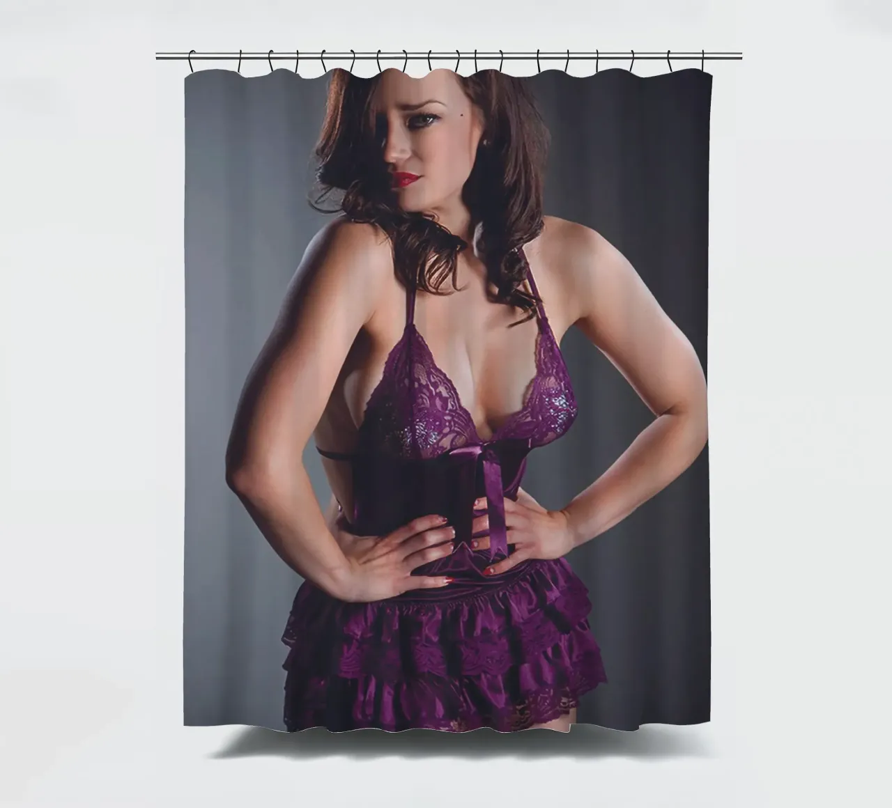 Bettsie in viola tenda da doccia da Dave Hare Photography
