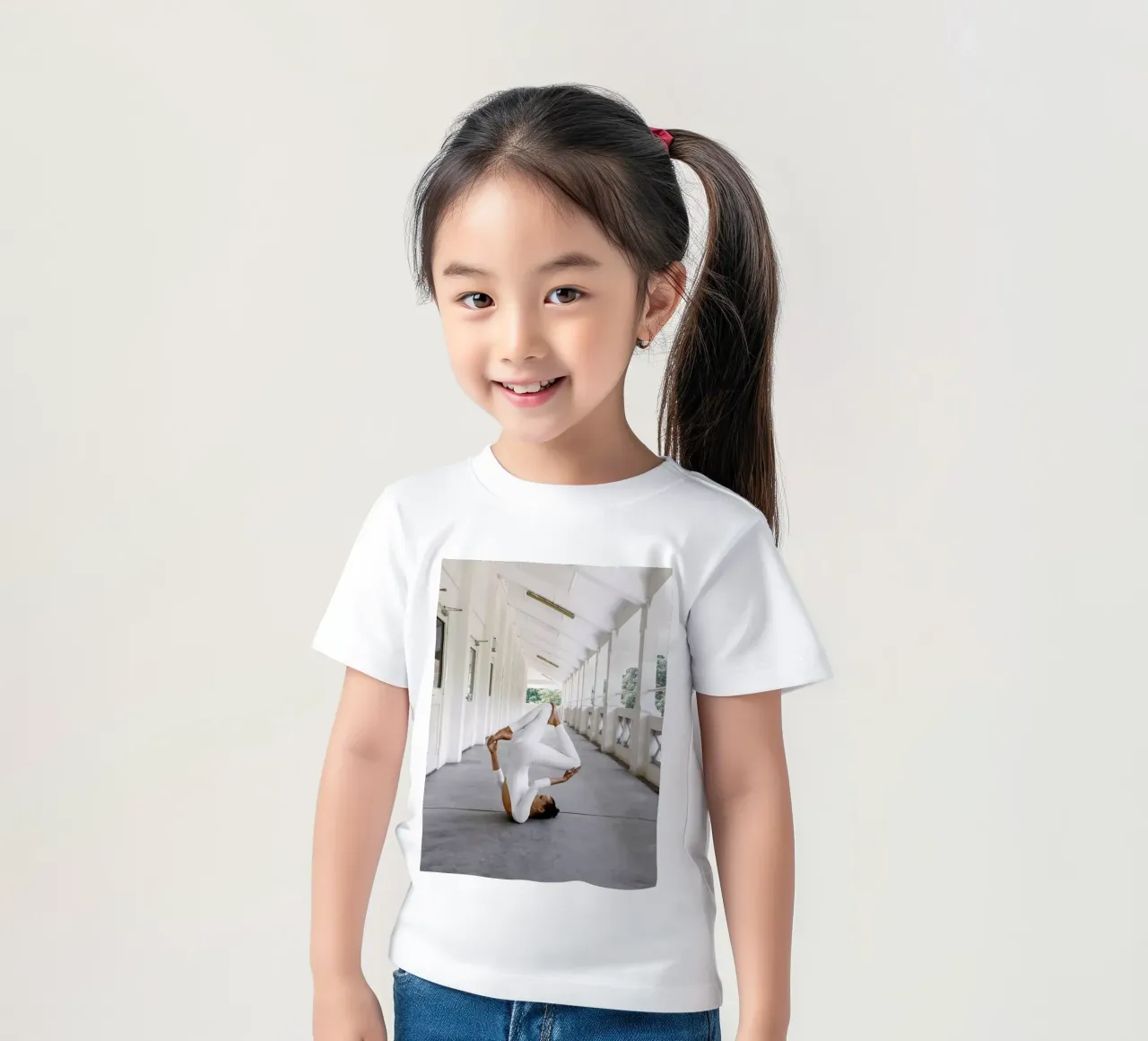 Alexandra #3 t-shirt bambini da The Urban Yoga