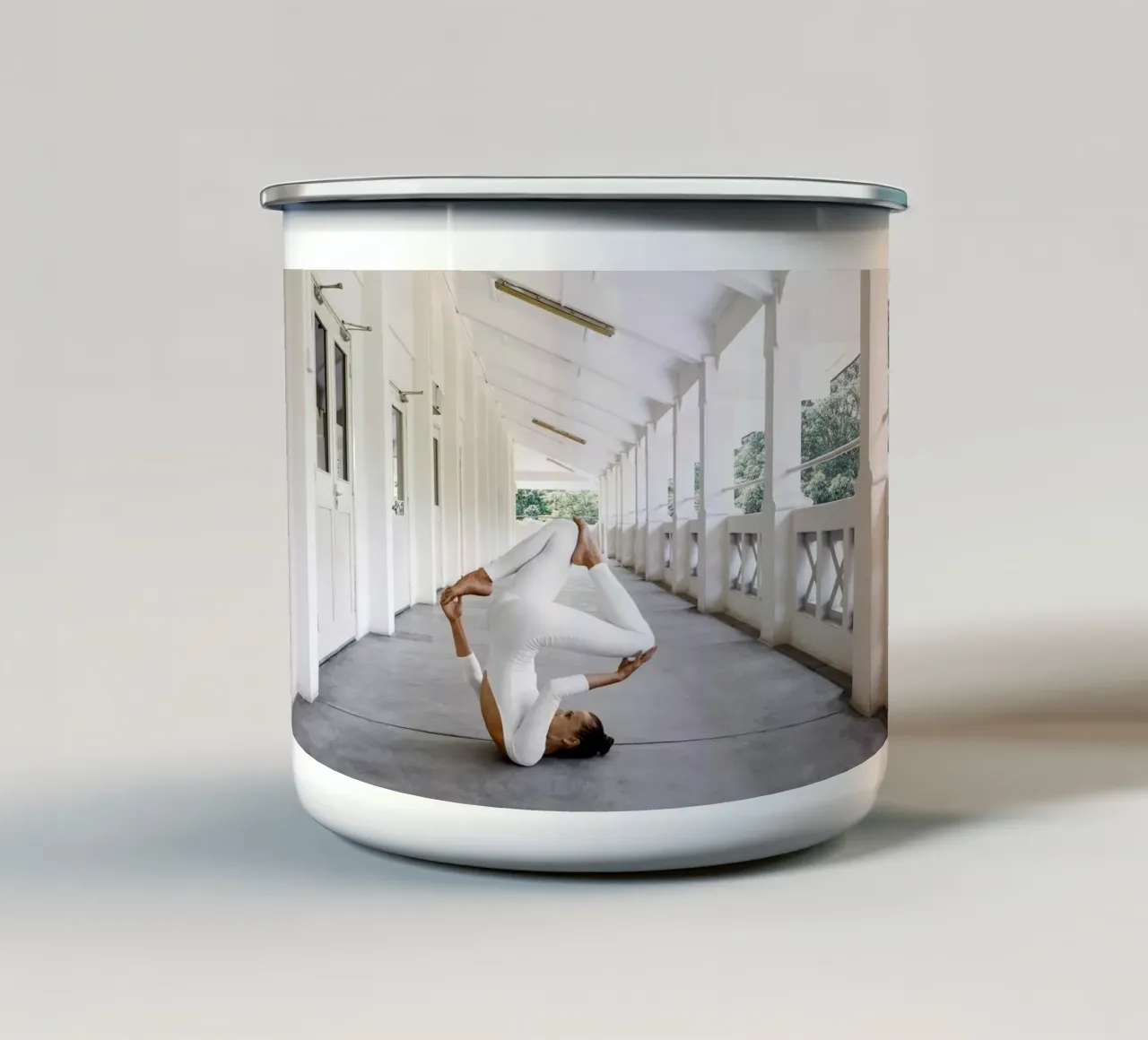 Alexandra #3 tazza in smalto da The Urban Yoga