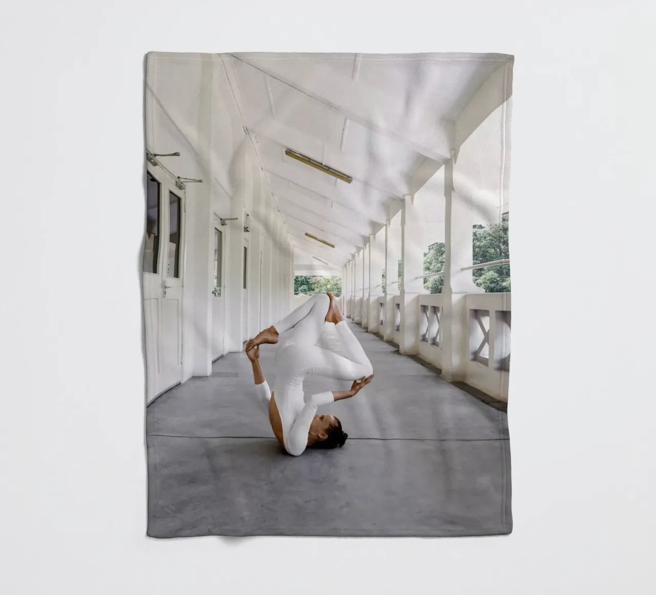 Alexandra #3 coperta in pile da The Urban Yoga
