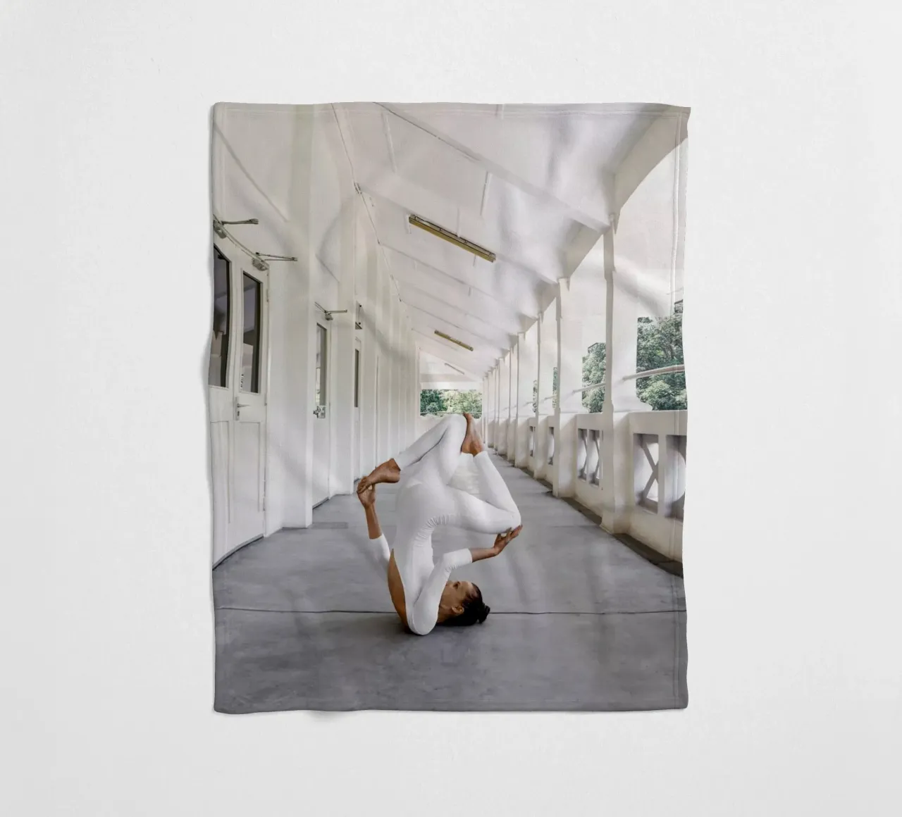 Alexandra #3 coperta in pile da The Urban Yoga