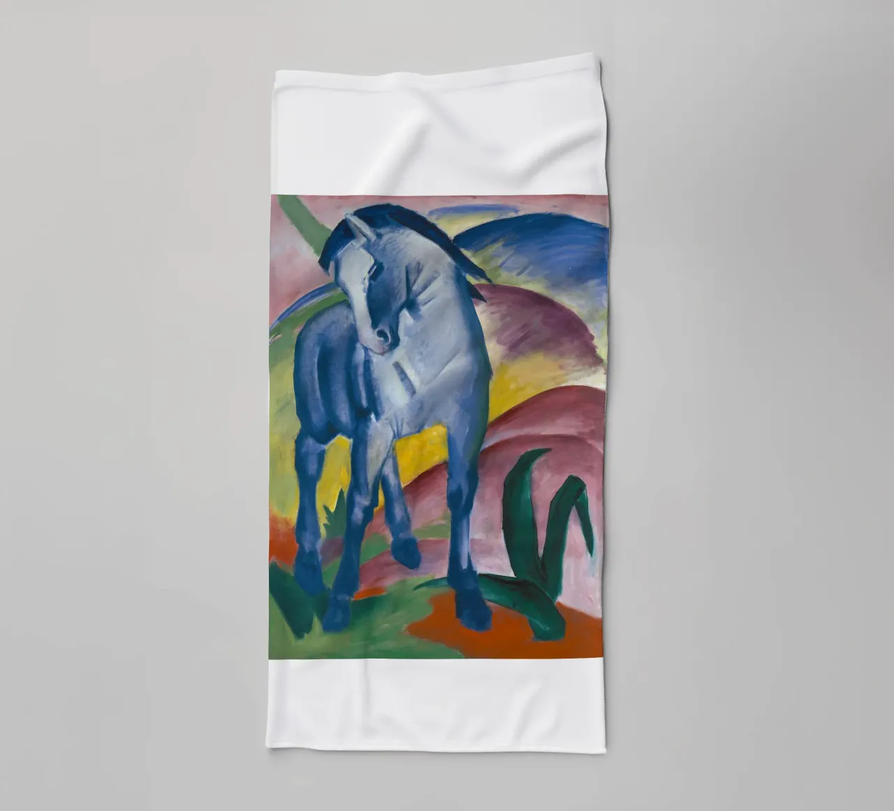 Franz Marc - Cavallo blu I. asciugamano da bagno da ARTOTHEK