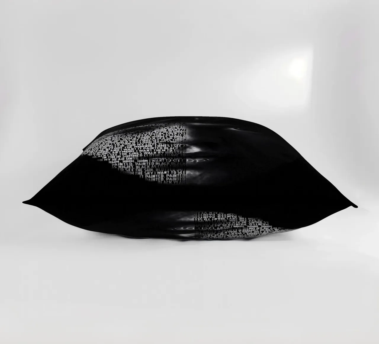 Dipingere di nero cuscino da Gunawan Rb