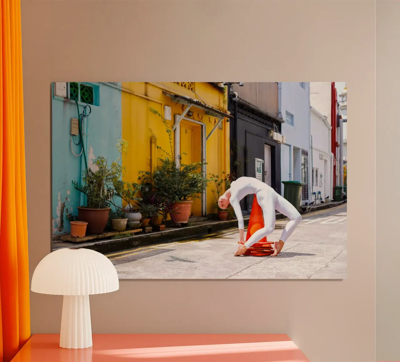 Singapore #1 poster con telaio in plastica da The Urban Yoga