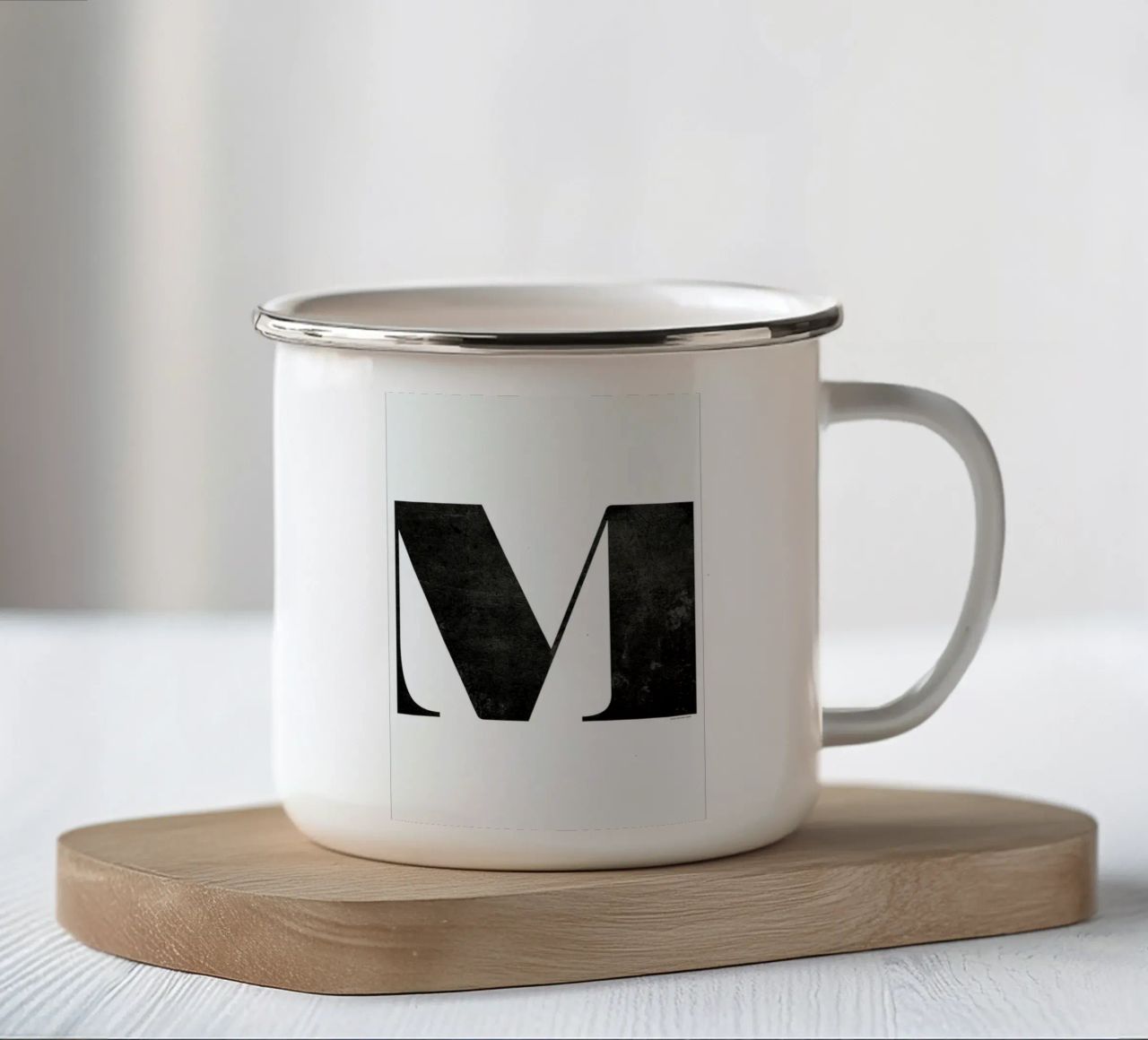 M tazza in smalto da The Wall Shop