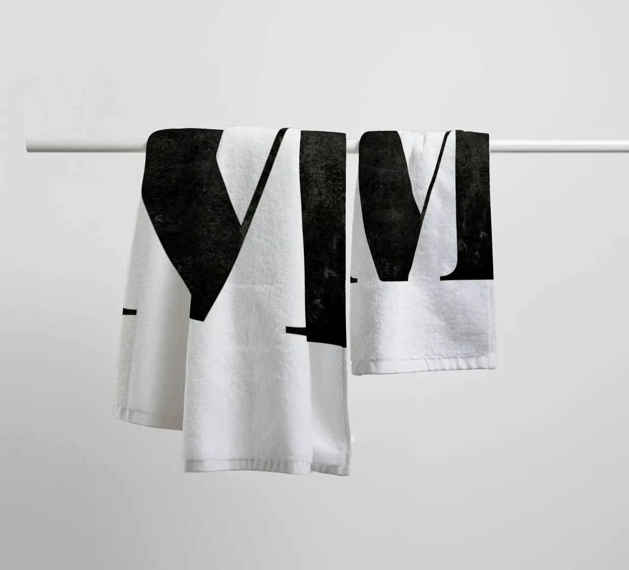 M Handtuch von The Wall Shop