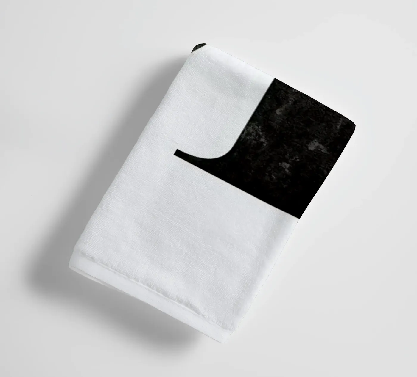M badhanddoek van The Wall Shop