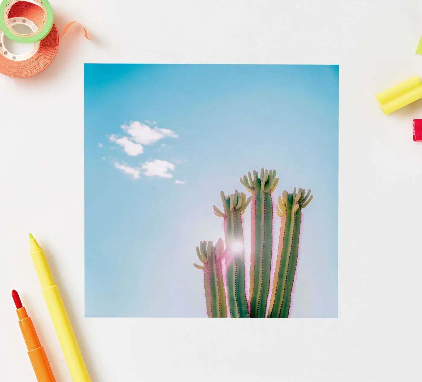 79 sticker van Pink California | Affiches & Posters
