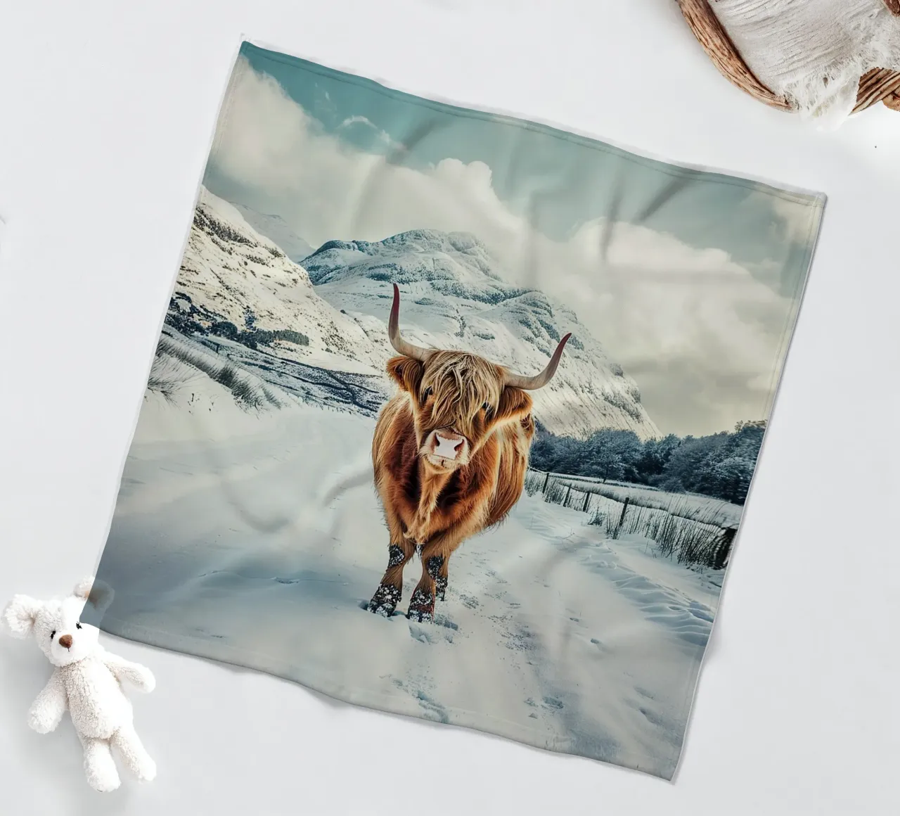 Maestà delle Highlands: la mucca orgogliosa coperta in pile da Nikis Art Studio