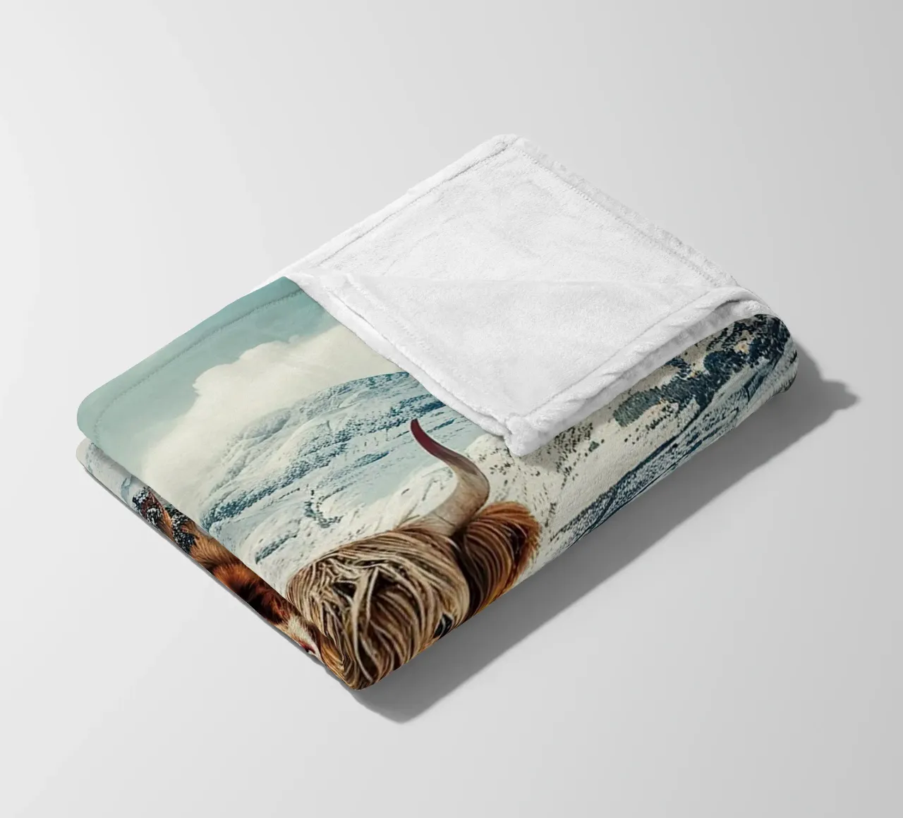 Maestà delle Highlands: la mucca orgogliosa coperta in pile da Nikis Art Studio