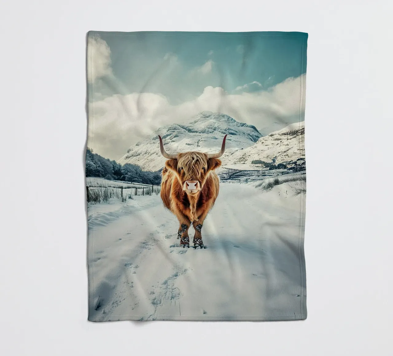 Maestà delle Highlands: la mucca orgogliosa coperta in pile da Nikis Art Studio