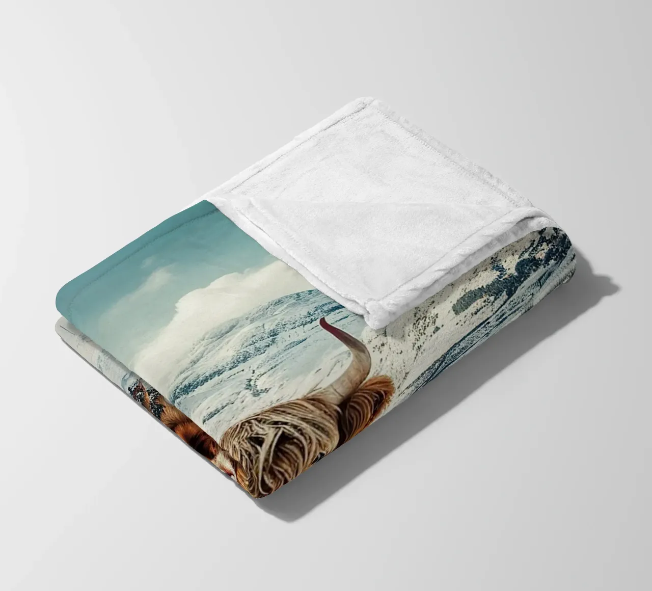 Maestà delle Highlands: la mucca orgogliosa coperta in pile da Nikis Art Studio