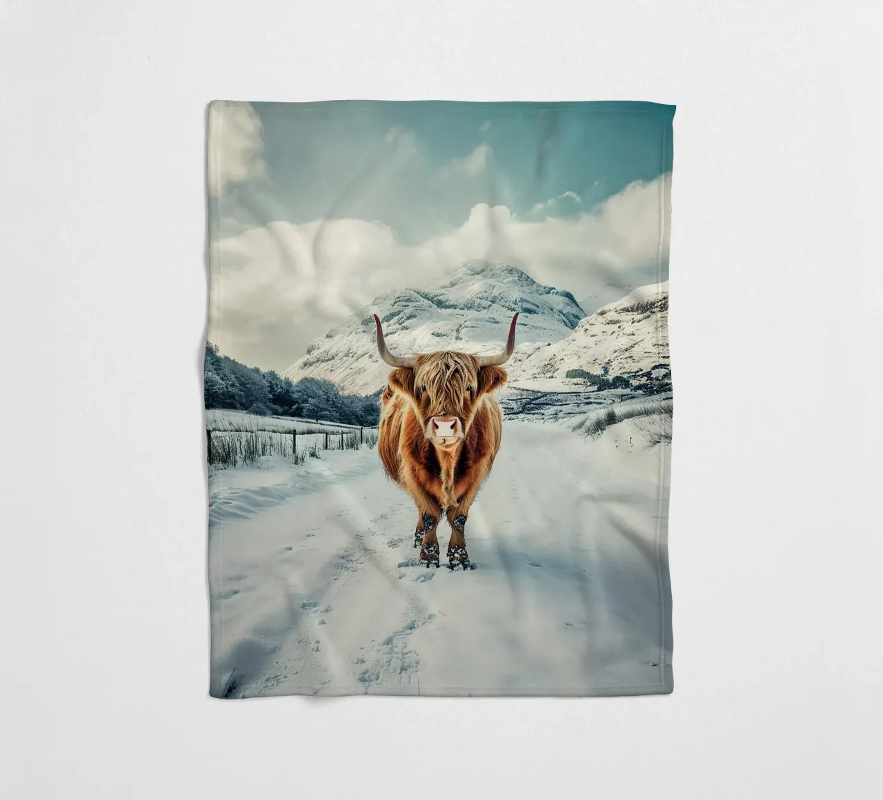 Maestà delle Highlands: la mucca orgogliosa coperta in pile da Nikis Art Studio