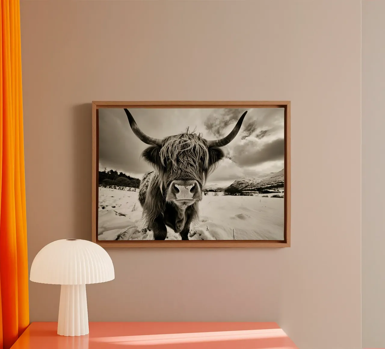 Bellezza selvaggia: Highland Cow nel suo splendore tela con Cornice a cassetta da Nikis Art Studio
