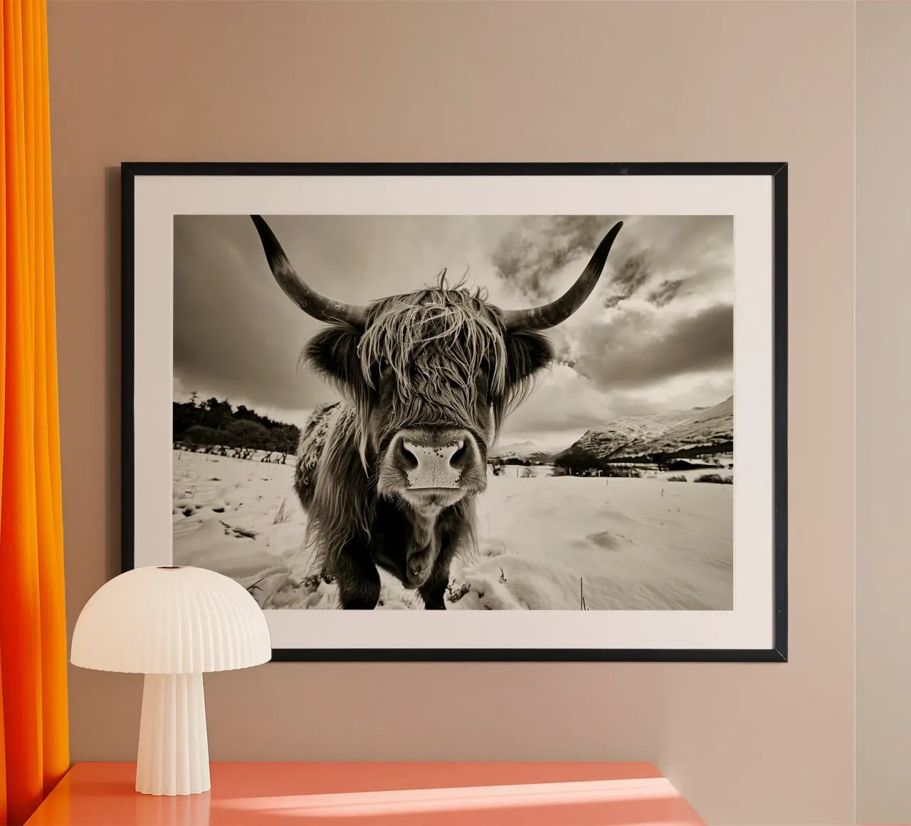 Bellezza selvaggia: Highland Cow nel suo splendore poster da Nikis Art Studio