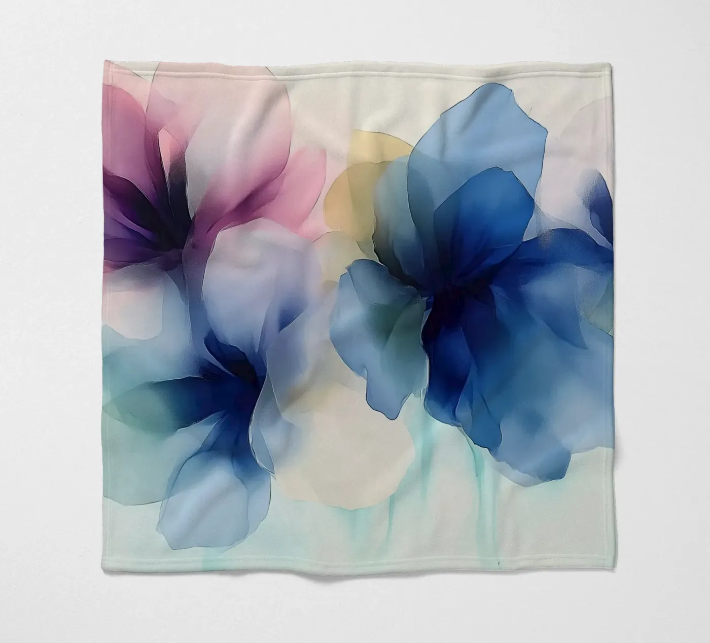 Translucent Blossoms Fleecedecke von Hazia