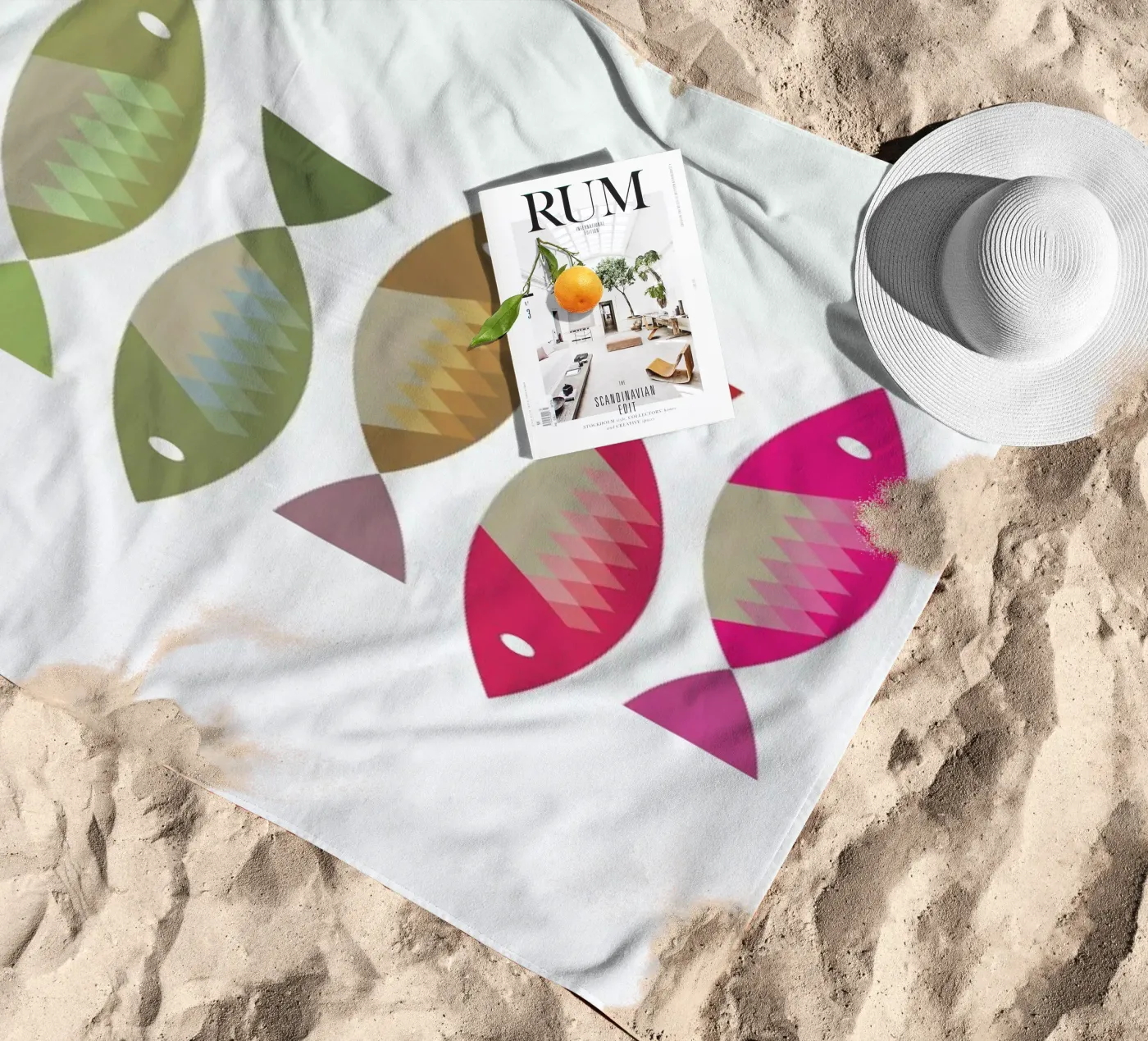 Fish 2 strandhanddoek van Visual Philosophy