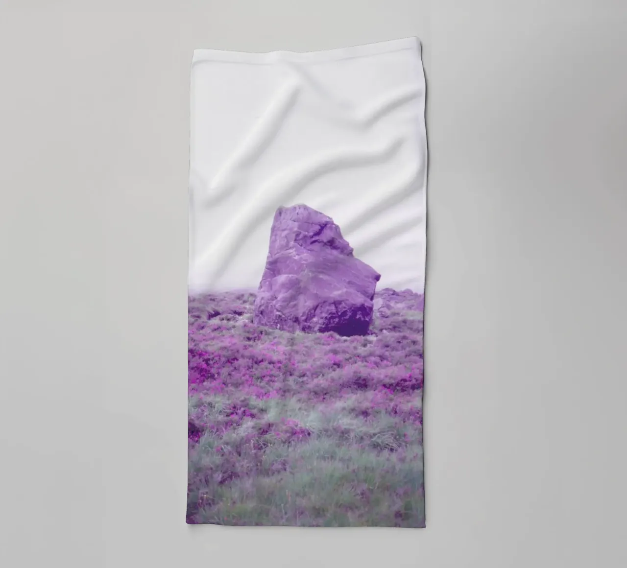 Up In The Fog asciugamano da bagno da Jan Luzar