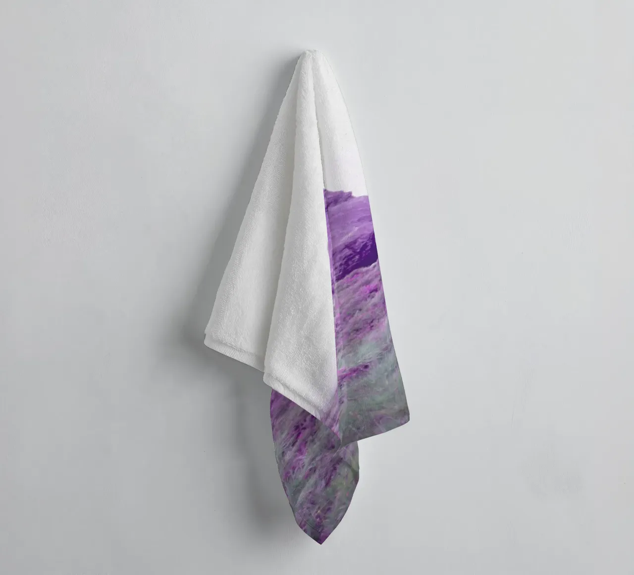 Up In The Fog asciugamano da bagno da Jan Luzar