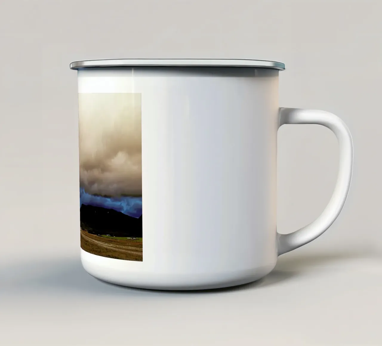 Something Is Coming tazza in smalto da Nur Mut
